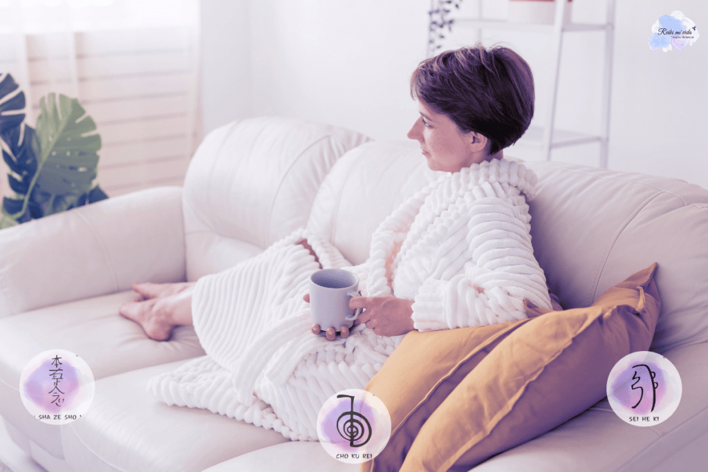 mujer descansando con Reiki a distancia profesional