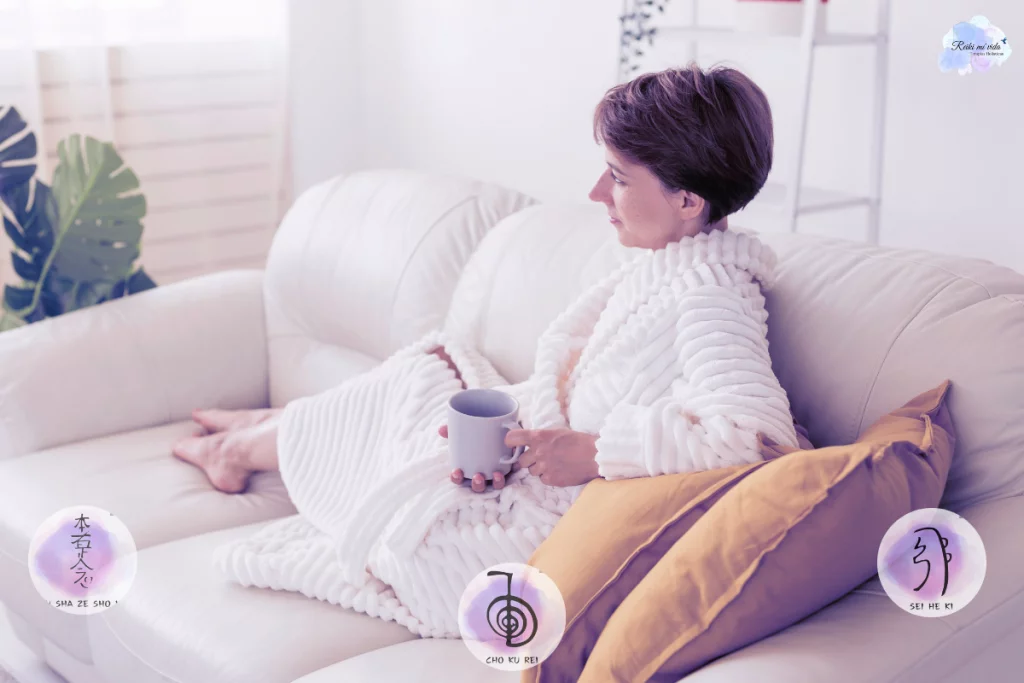 mujer descansando con Reiki a distancia profesional